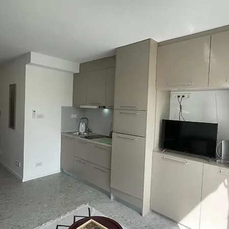 Modern Apartment *