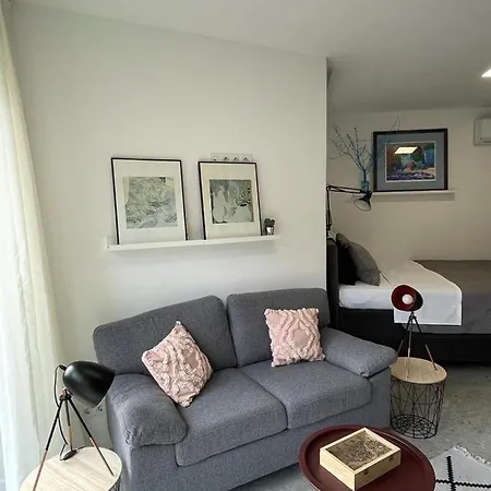 Modern Apartment *